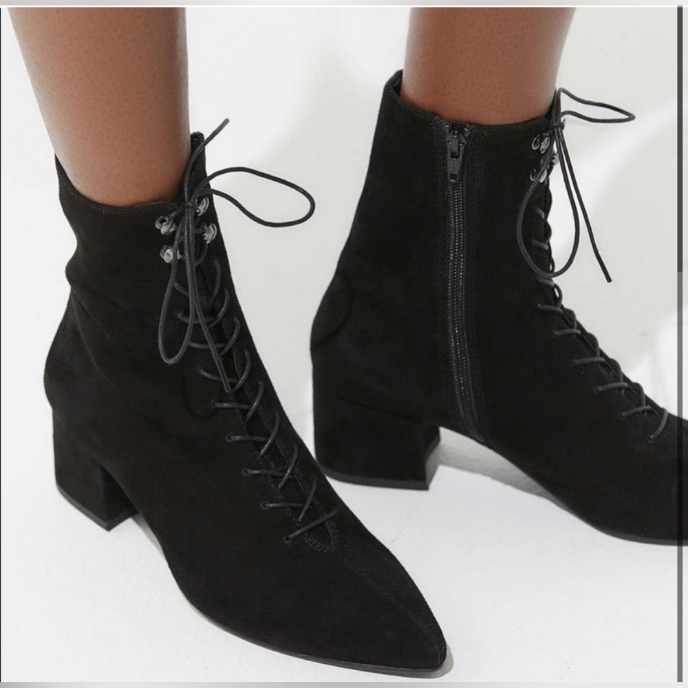 Vagabond pointed booties